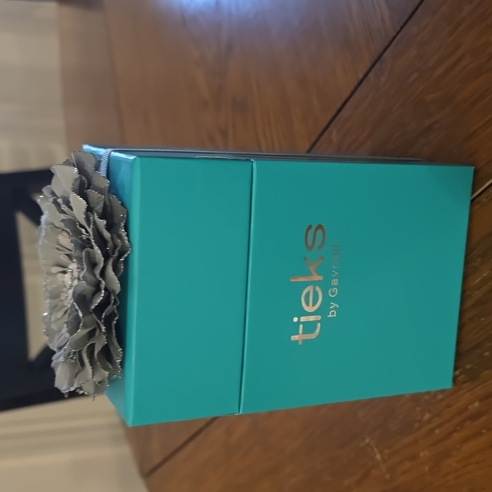 Tieks box and flower topper